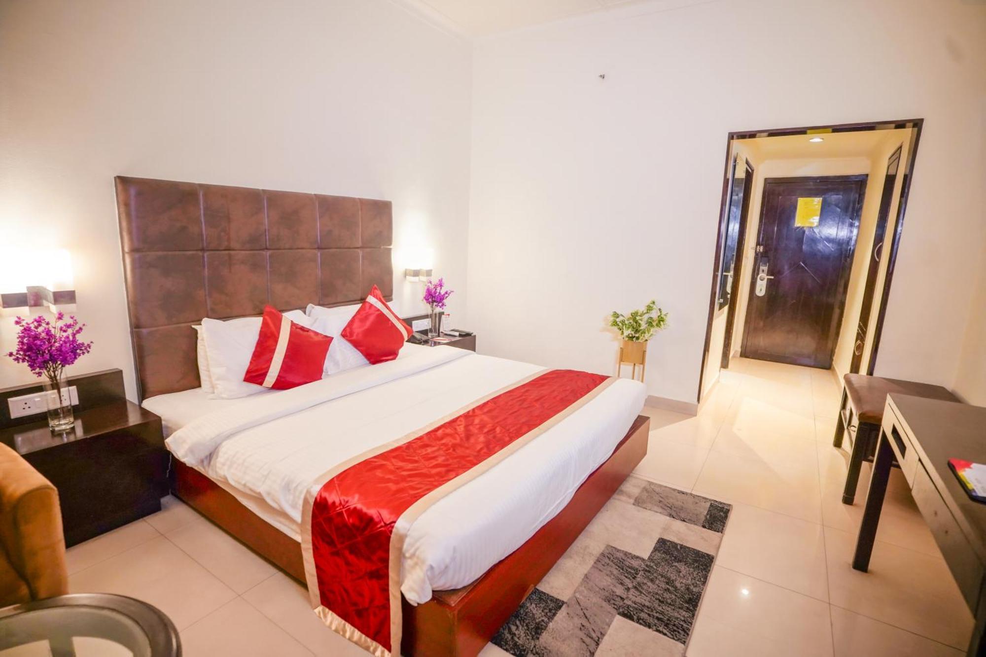 Hotel Swarn Towers Bareilly Ngoại thất bức ảnh