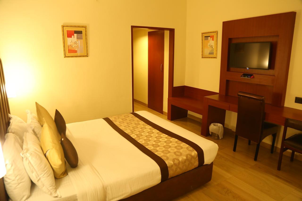 Hotel Swarn Towers Bareilly Ngoại thất bức ảnh